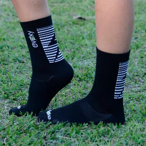 Meia Para Corrida EVOXY Performance Barcode Preta Cano Médio